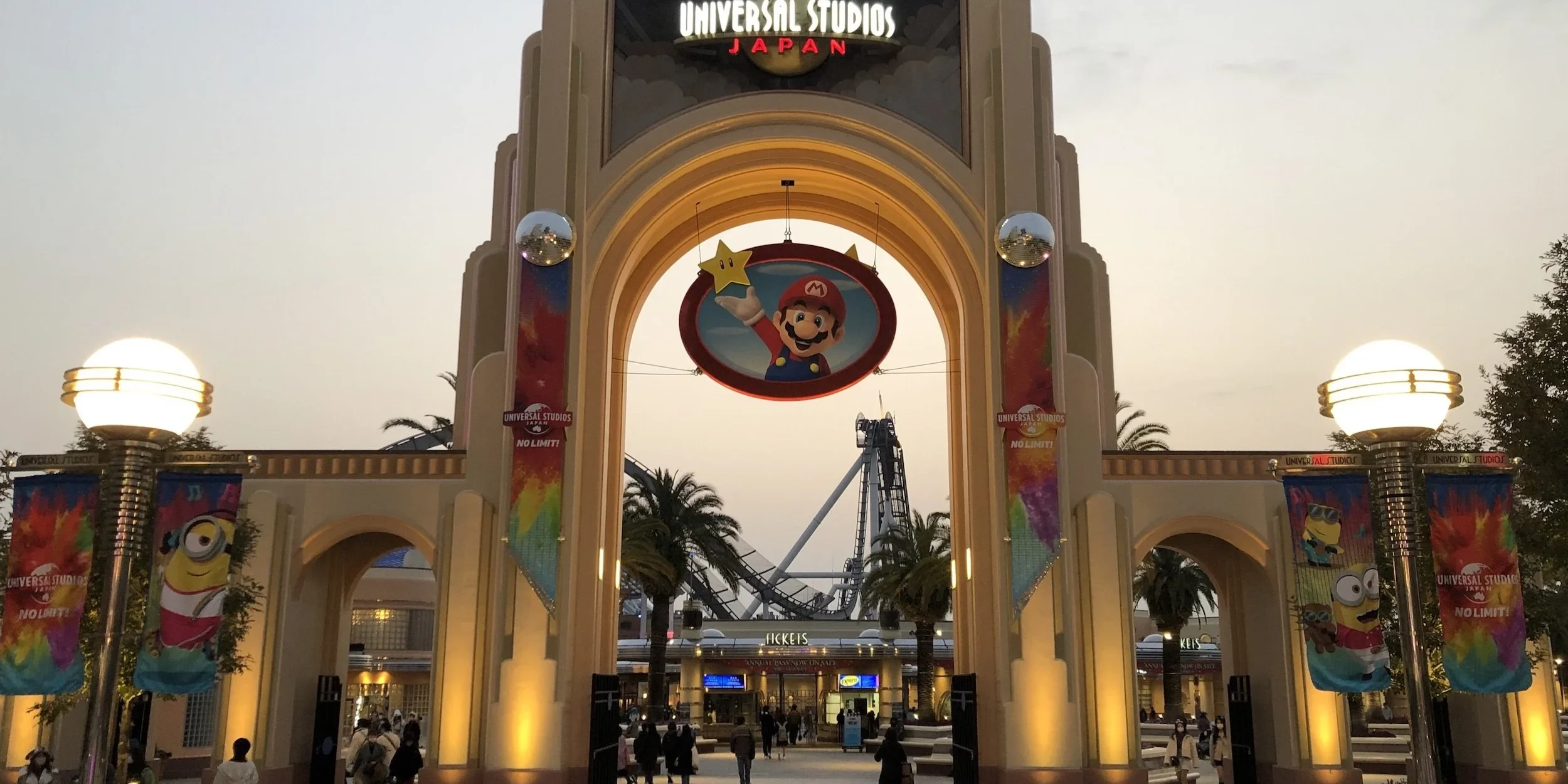 Universal-Studios-Japan-Entrance-Arch-by-Joshua-Meyer Universal-Studios-Japan-Entrance-Arch-by-Joshua-Meyer