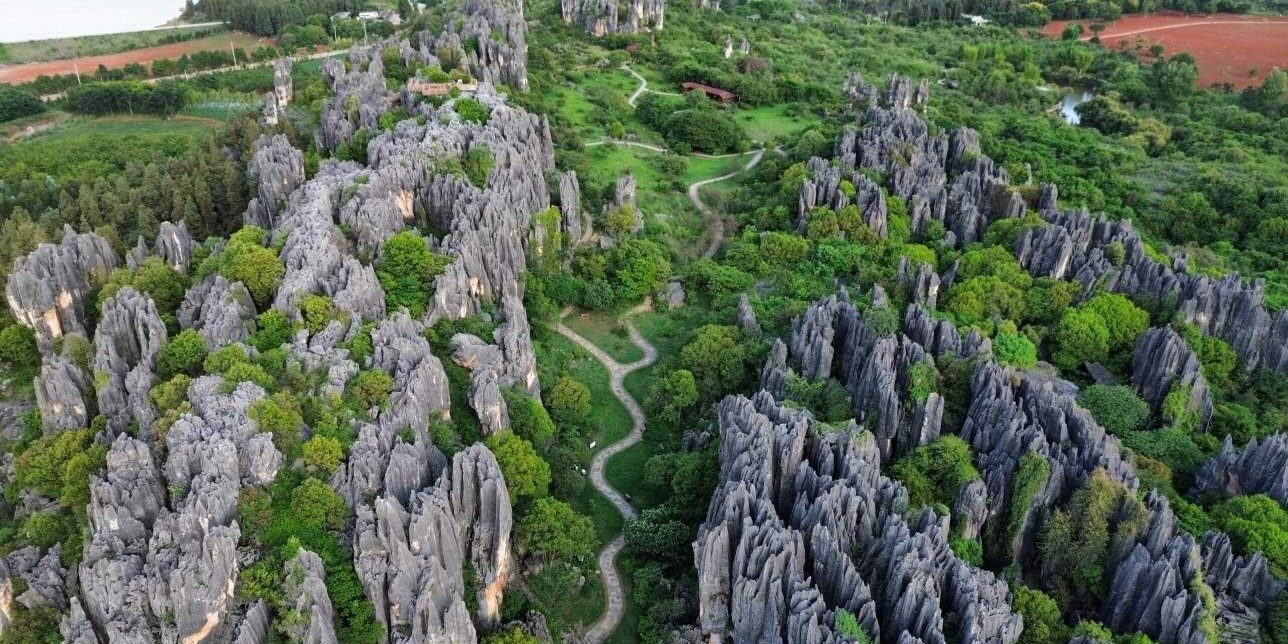 YunnanKunmingDaliLijiangMewah6Hari5Malam(FotografiPerjalananFotografiUdaraPercuma+PerjalananPergiBalikDenganKeretaApi+GunungSaljiJadeDragon+Pekan